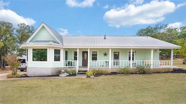 300 Chaparral DR Liberty Hill, TX 78642