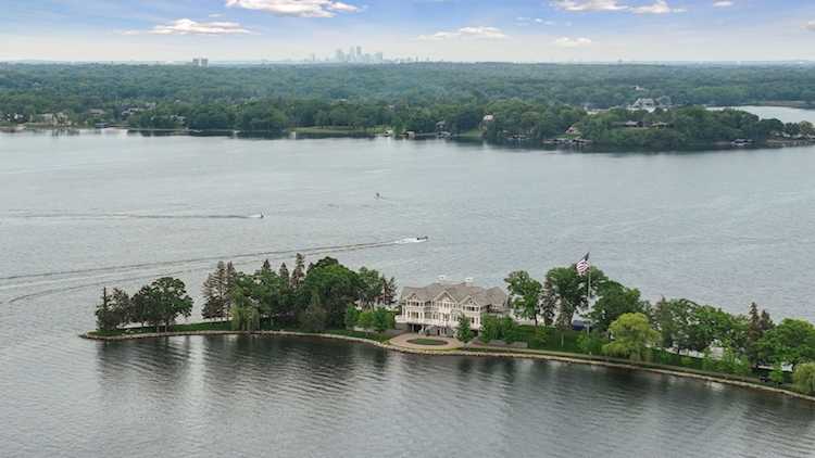 2400 Cedar Point Drive Woodland, MN 55391