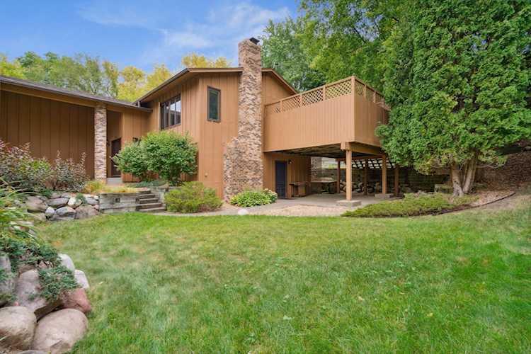 6485 Grandview Drive Eden Prairie, MN 55346