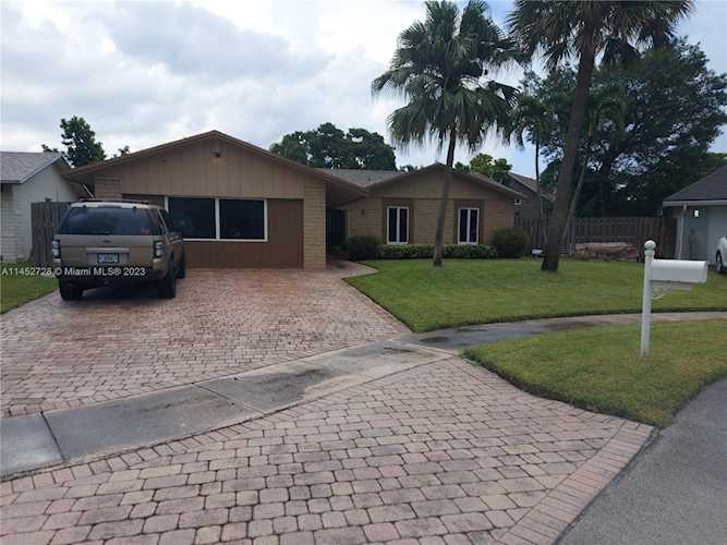 9321 NW 35th Pl Sunrise, FL 33351