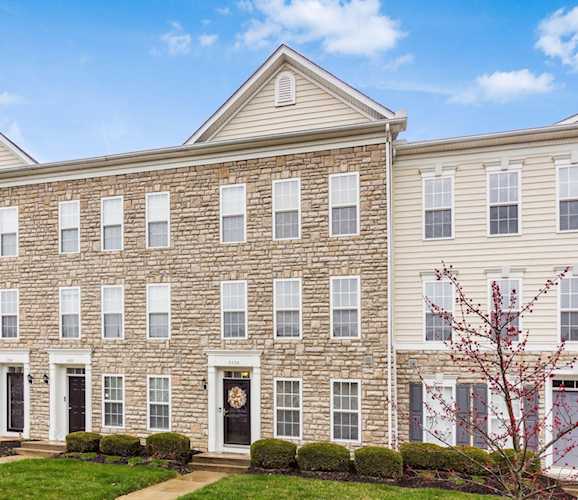 For Sale: $300,000 A condo for sale for sale at 5570 Middle Falls Street Dublin, OH 43016 - Franklin. MLS 223029170 - Open House Sunday 10/1 from 1-3 pm Impressive condo in the Falls at Hayden Run! This meticulously... Photo 1
