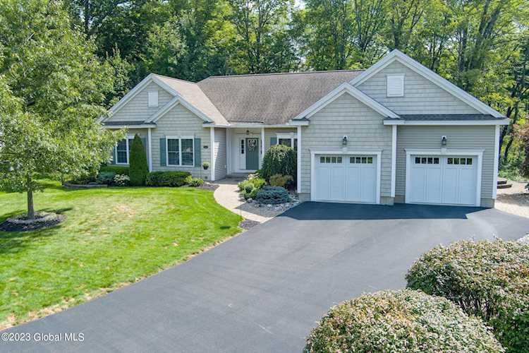 87 Journey Ln Glenmont, NY 12077