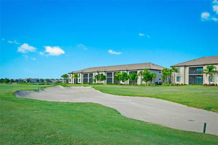 5721 Palmer CIRCLE #203 Lakewood Ranch, FL 34211