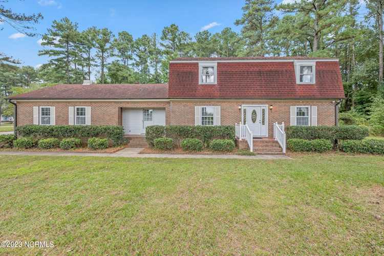 2220 W Church St Elizabeth City, NC 27909
