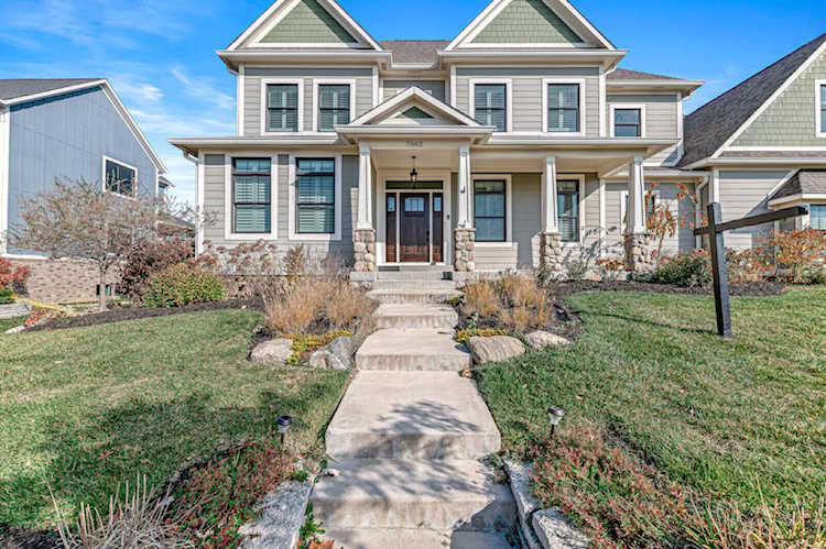 7662 Deerfield Ln Zionsville, IN 46077