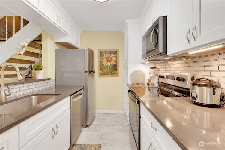 2822 Garden Court #B Steilacoom, WA 98388