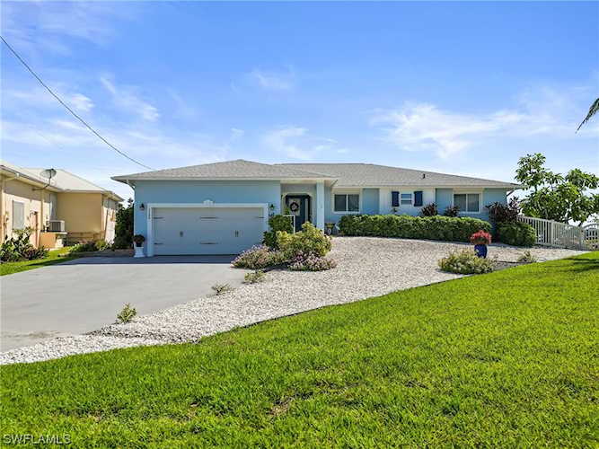 2486 Bayshore Dr Matlacha, FL 33993
