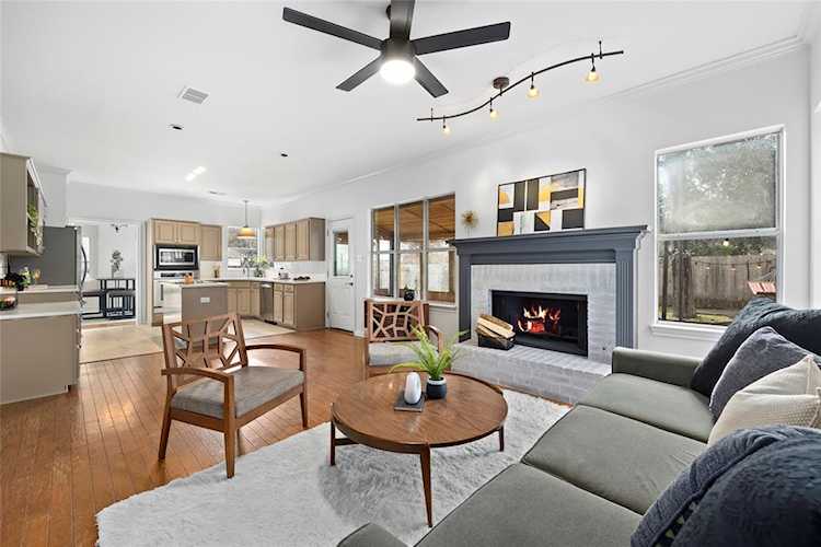 6207 John Chisum LN Austin, TX 78749