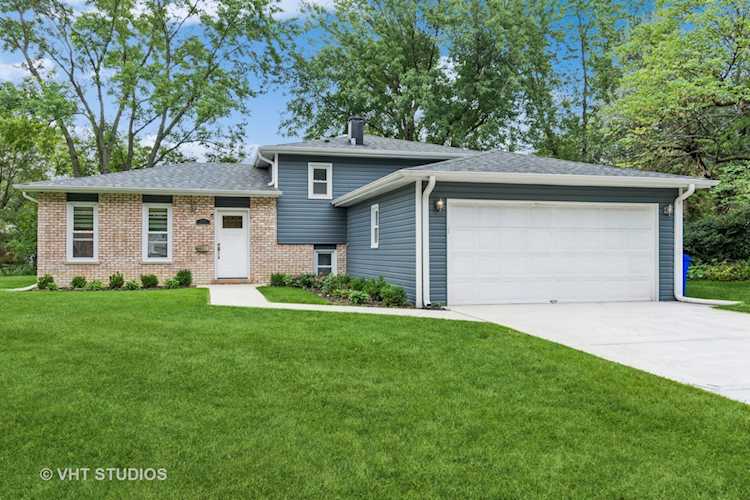 1350 Kent Ct Wheaton, IL 60189