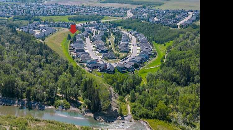 68 Sheep River Cove Okotoks, AB T1S 2L4