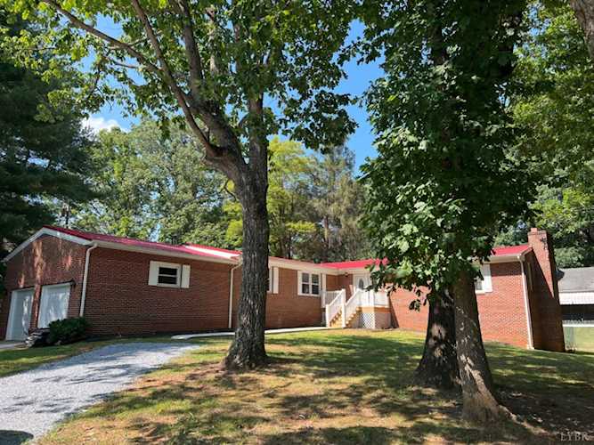 816 12th St Altavista, VA 24517