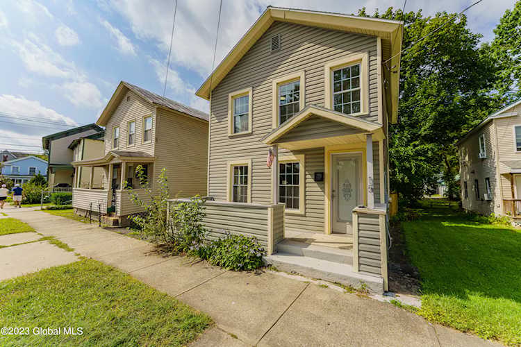 15 Walworth St Saratoga Springs, NY 12866