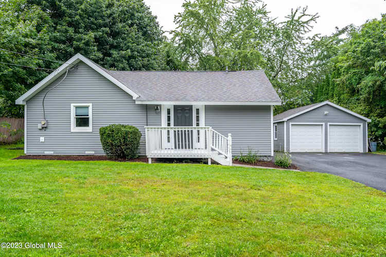 52 Guideboard Rd Waterford, NY 12188