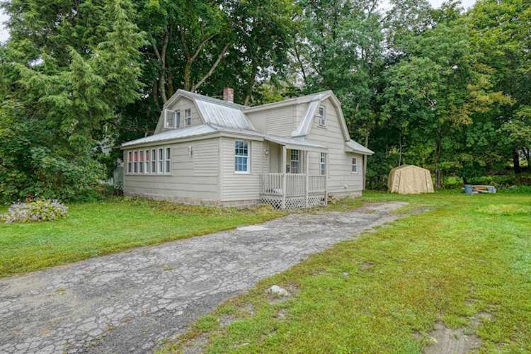 27 Water St Oakland, ME 04963