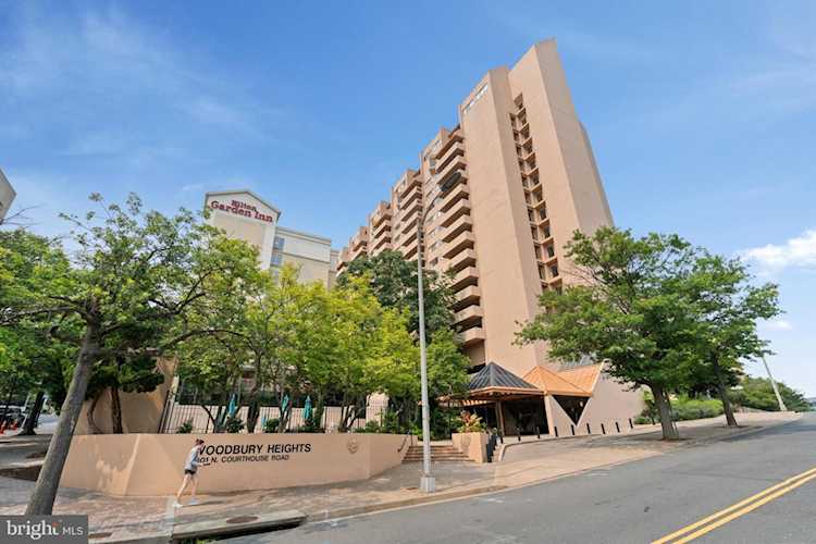 1301 N Courthouse Rd #907 home for sale in Arlington Photo 1