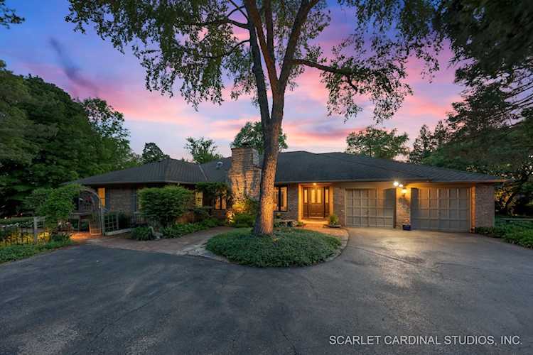 625 Elmwood Dr Wheaton, IL 60189