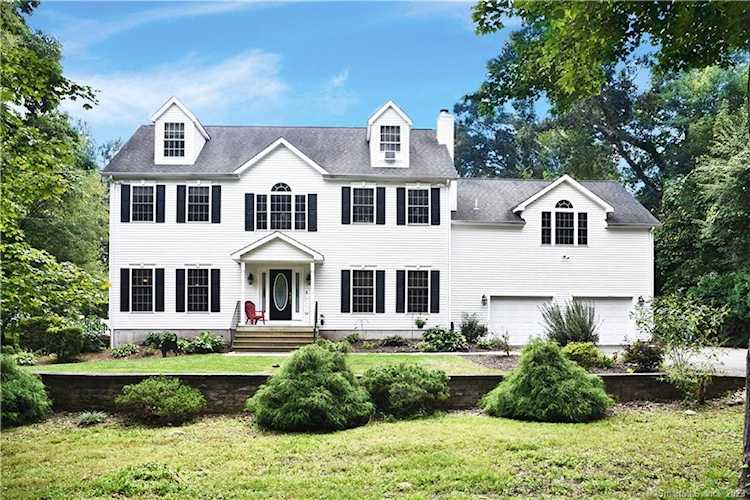 40 Tom Swamp Rd Hamden, CT 06518