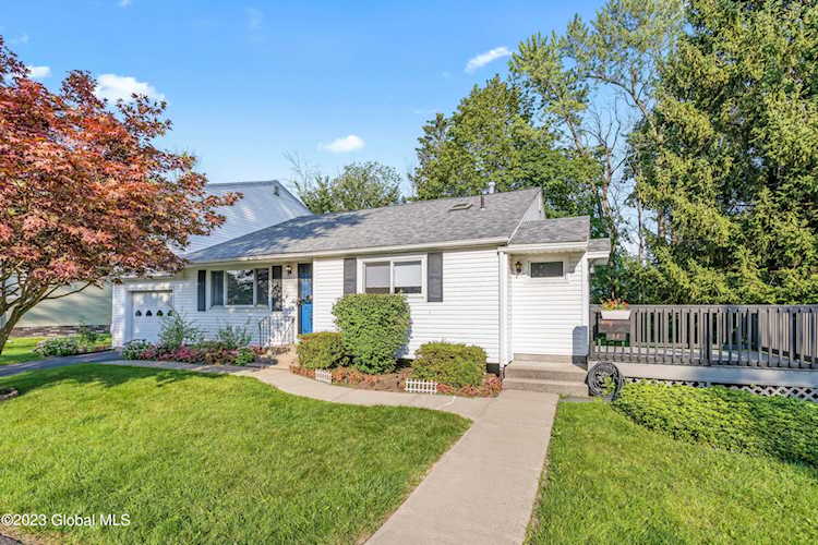 34 Glendale Rd Latham, NY 12110
