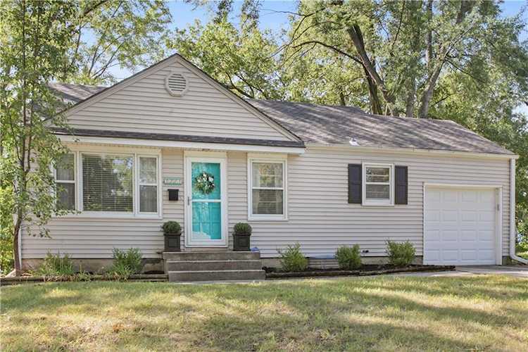 5215 W 71st Terrace Prairie Village, KS 66208