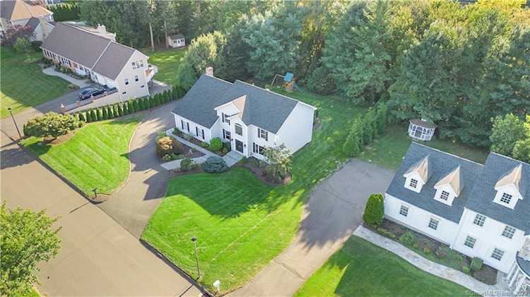 26 Melissa Dr North Haven, CT 06473