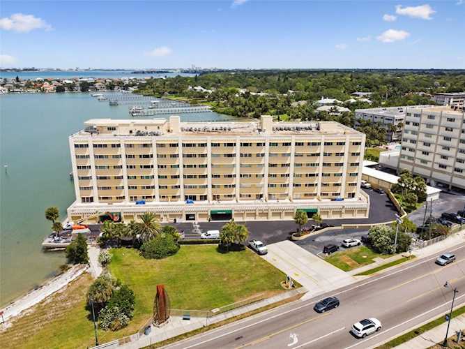 100 Bluff View Dr #411C Belleair Bluffs, FL 33770