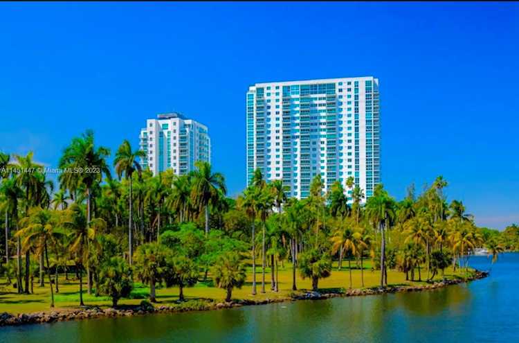 1861 NW South River Dr #PH 02 Miami, FL 33125