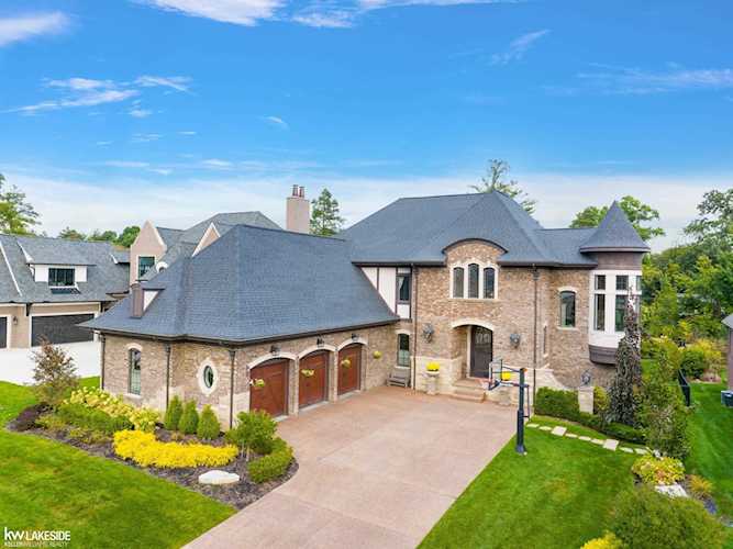 1887 Traceky Dr Rochester Hills, MI 48306