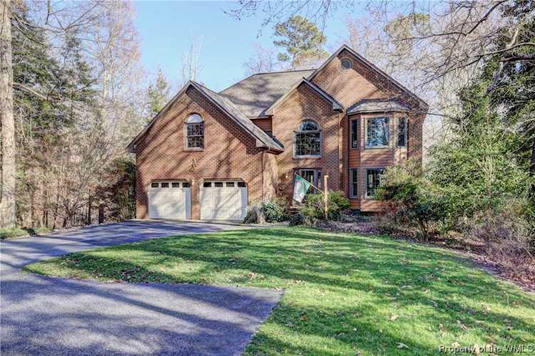 208 Crescent Dr Williamsburg, VA 23188