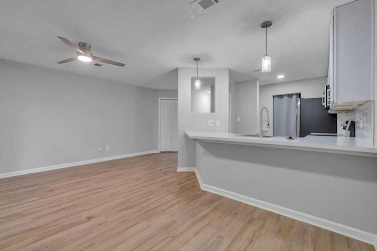 1998-D Larette Dr Tallahassee, FL 32301