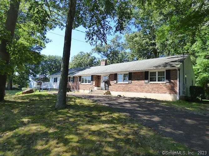 10 Castleman Dr Southington, CT 06489