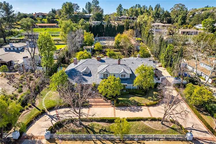 5221 Round Meadow Rd Hidden Hills, CA 91302