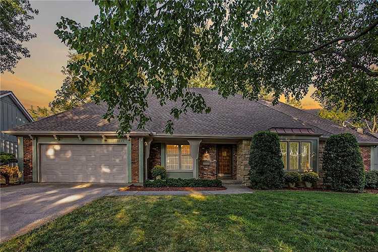 10225 Linden St Overland Park, KS 66207