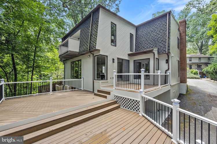 24 Charles Ln Towson, MD 21204