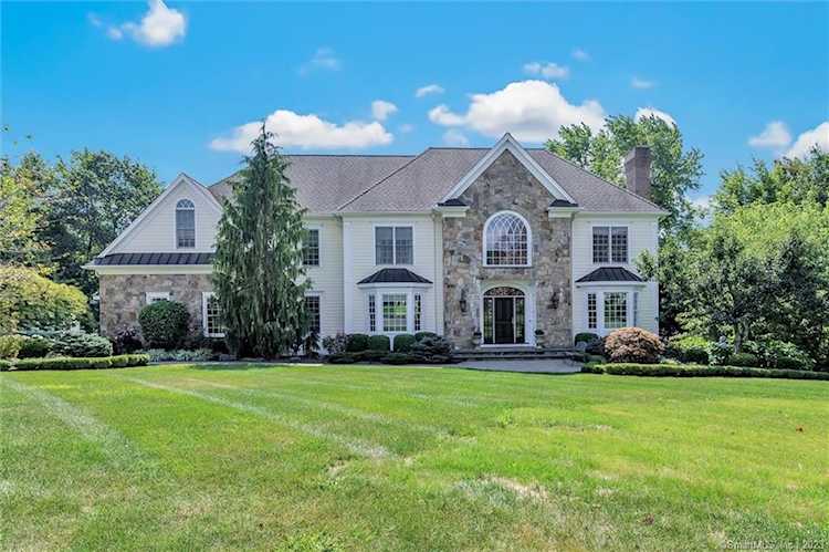 23 Squire Ct Trumbull, CT 06611