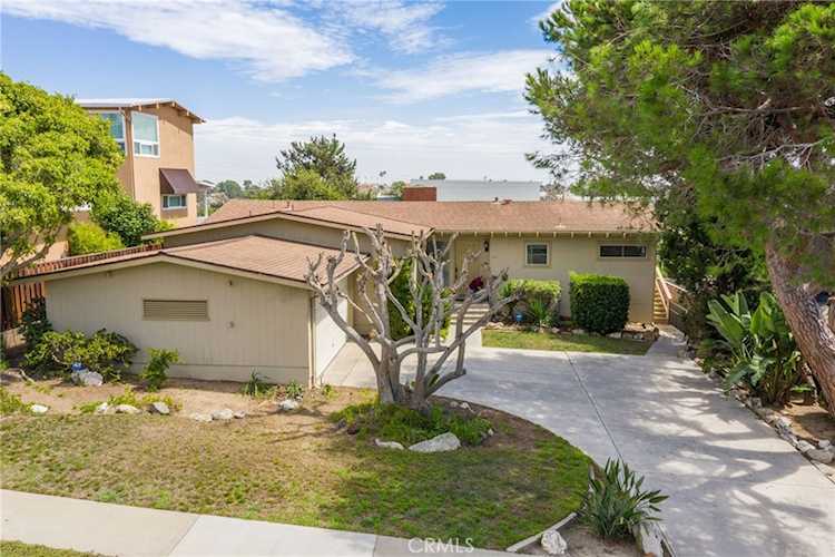 448 Altura Way Manhattan Beach, CA 90266