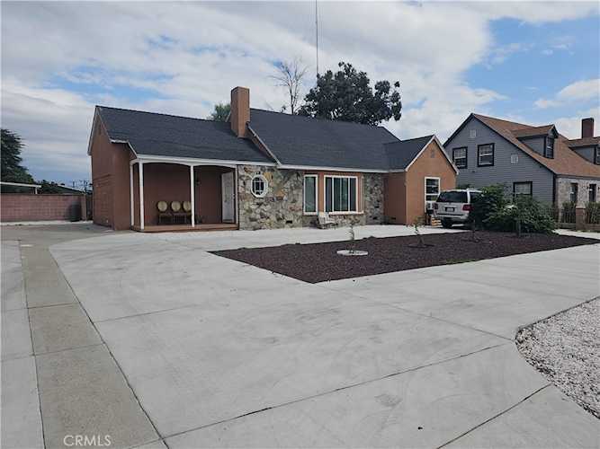445 N Riverside Ave Rialto, CA 92376