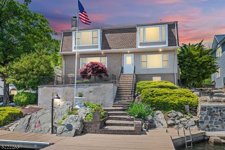 305 Squaw Trl - Home for Sale in Hopatcong Boro NJ Photo 1
