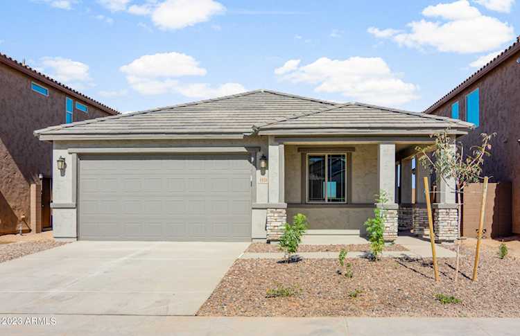 1538 W Sabel Court San Tan Valley, AZ 85144