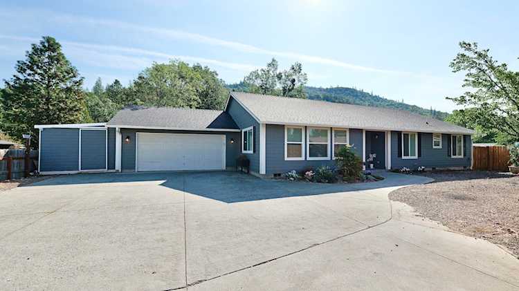20 Penny Ct Shady Cove, OR 97539