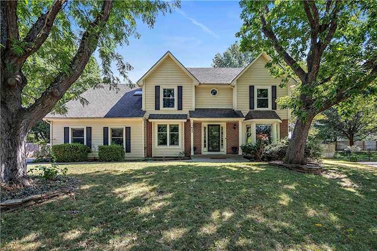 11405 Linden St Leawood, KS 66211
