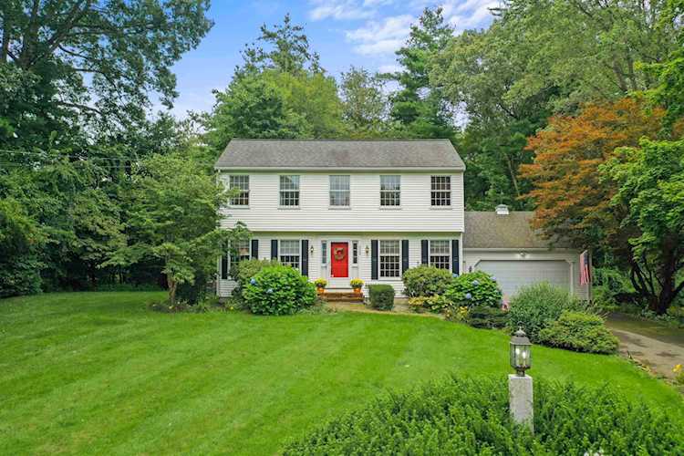 225 Oak Ridge Rd Plaistow, NH 03865