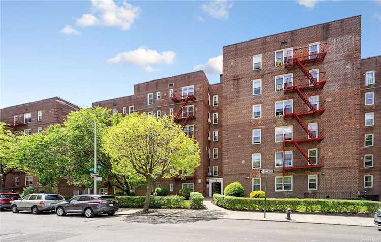 39-50 52nd St #3B Woodside, NY 11377