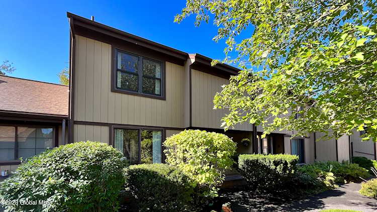 304 Huntington Ct East Greenbush, NY 12061