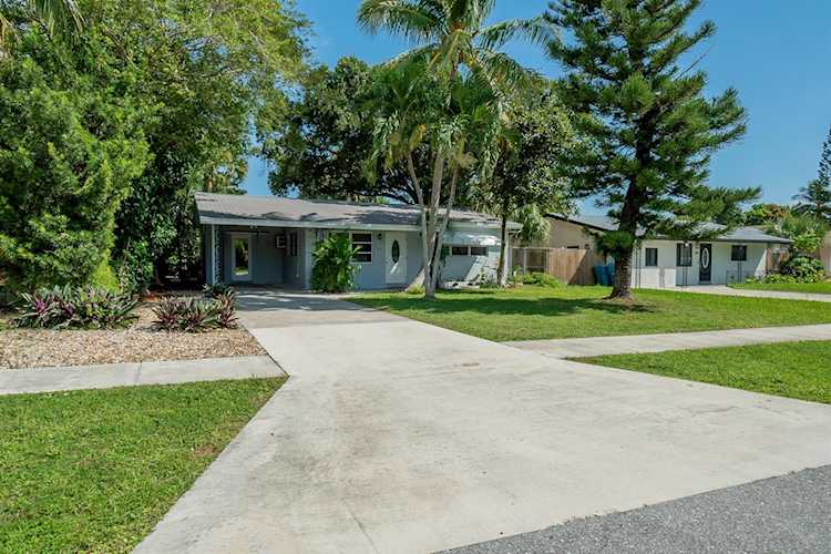 139 SW 6th Avenue Boynton Beach, FL 33435