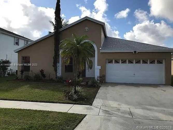 9770 Glacier Dr Miramar, FL 33025