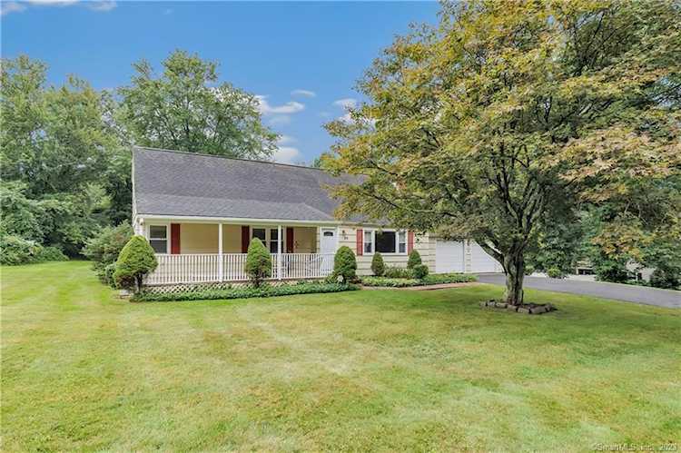 26 Kazo Dr Shelton, CT 06484
