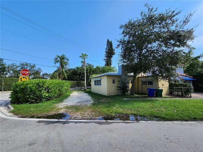 8634 NE 10th Ave Miami, FL 33138