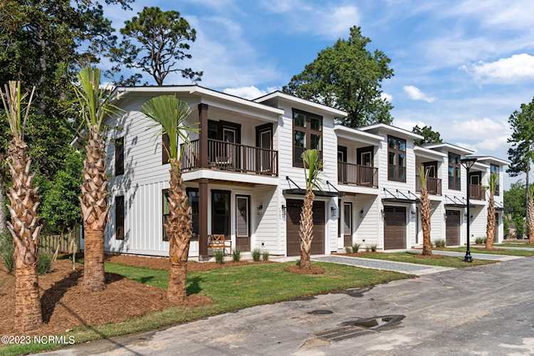 Real Estate & property in Wilmington NC at 1909 Seacottage Way the latest price of $409,000 in Zipcode 28403 Photo 1
