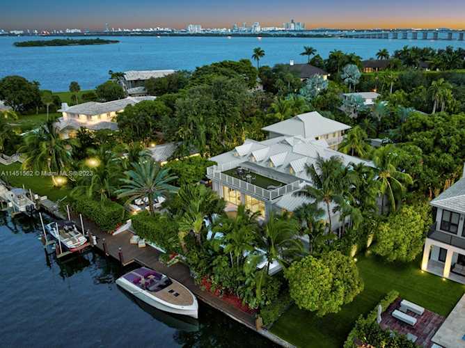 761 Buttonwood Ln Miami, FL 33137