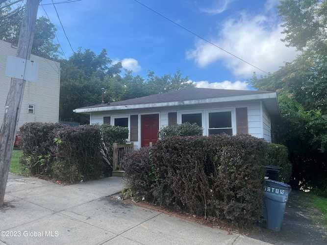 35 Stow Ave Troy, NY 12180